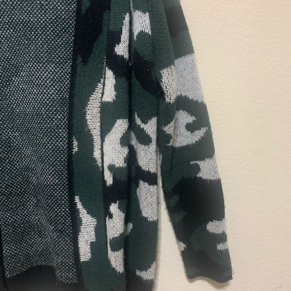 🪩SALE🪩 Forever 21 Desert Dream Camo Cardigan Size Small - Picture 6 of 9